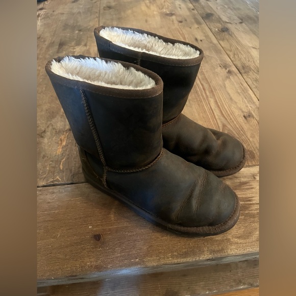 UGG Australia Girls Classic Short Boots Waterproof Brown Size